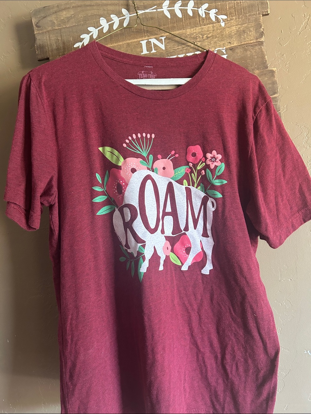 Women's 'Roam' Floral Buffalo Graphic Tee - Burgundy